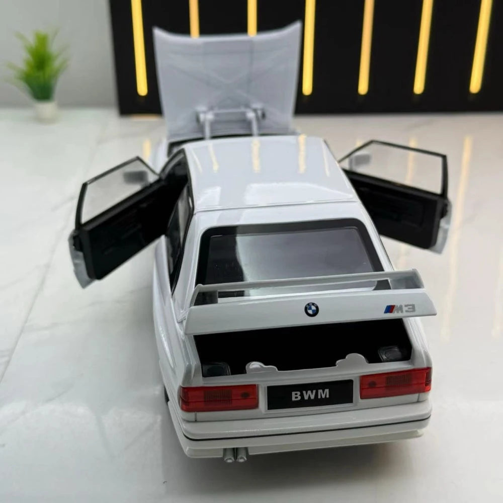 [TOY] 1:24 BMW 1988 E30 M3 bianco modellino di auto Die-Cast