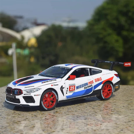 [TOY] 1:24 BMW 2017 G15 M8 GTE #25 modellino di auto Die-Cast
