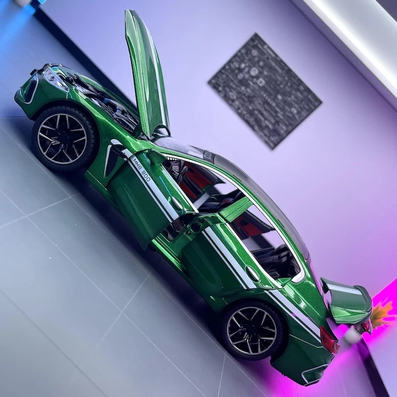 [TOY] 1:24 BMW 2019 F9X MANHART MH8 800 Green Model Car Die-Cast