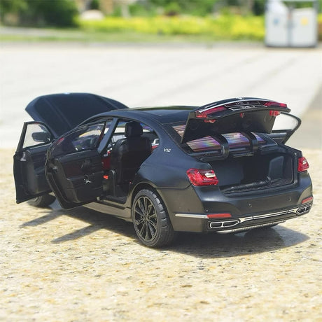 BMW 2019 G12 760Li Black 1:24 – model wyświetlacza odlewany z odlewu