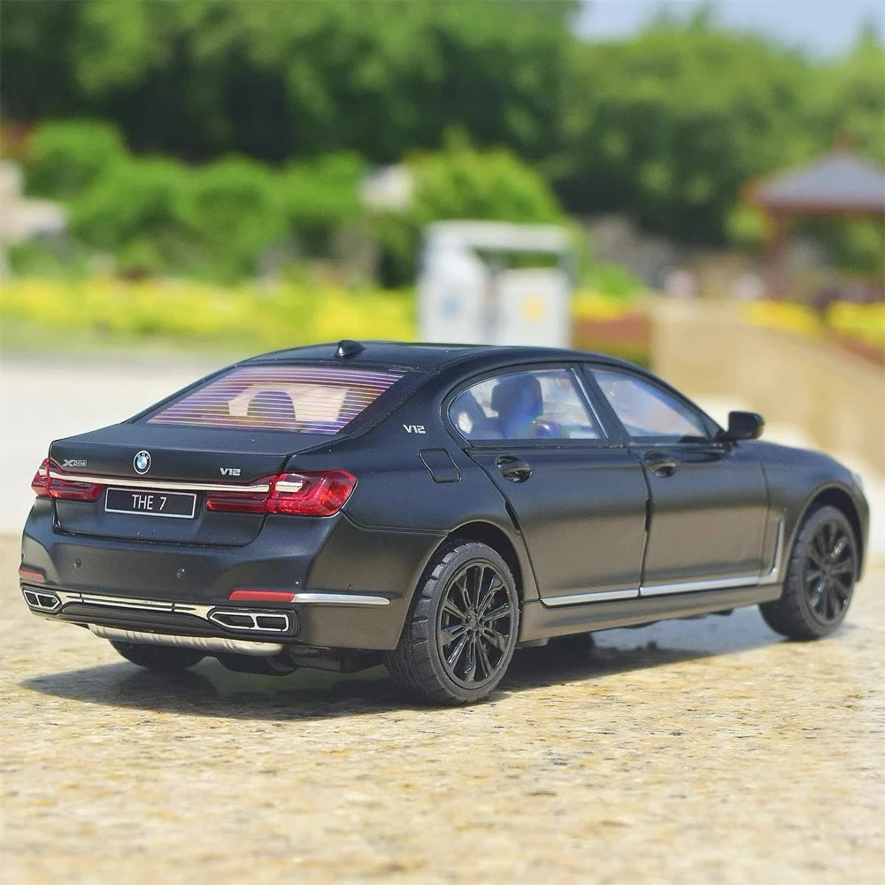 [TOY] 1:24 BMW 2019 G12 760Li ブラック モデルカー Die-Cast