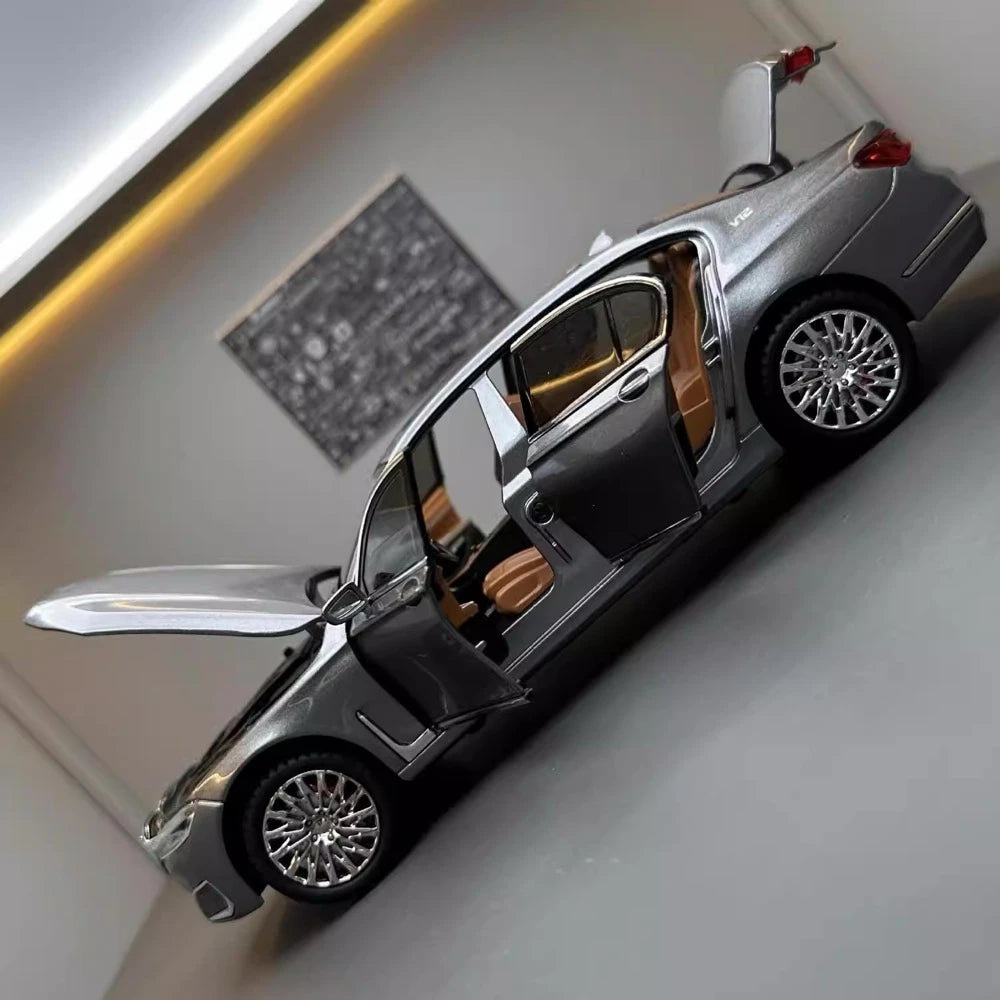 [TOY] 1:24 BMW 2019 G12 760Li grå modellbil Die-Cast
