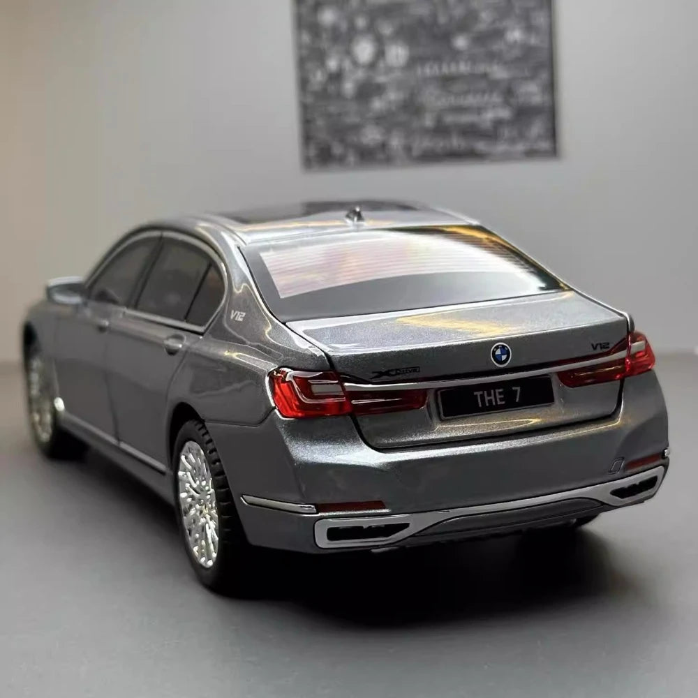 [TOY] 1:24 BMW 2019 G12 760Li grå modellbil Die-Cast