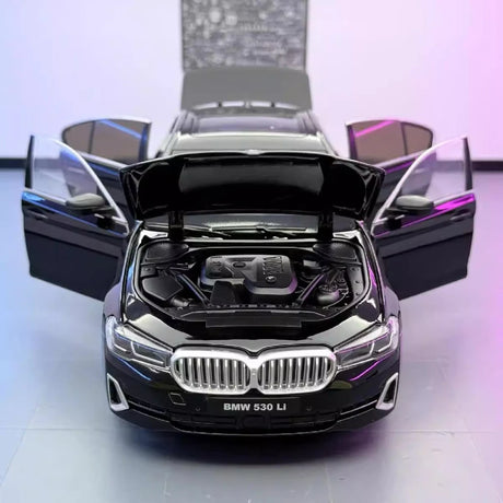 BMW 2023 G38 530 Li Black 1:24 – model wyświetlacza odlewany z odlewu