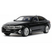 BMW 2023 G38 530 Li czarny 1:24 – model samochodu z metalu odlewanego do ekspozycji