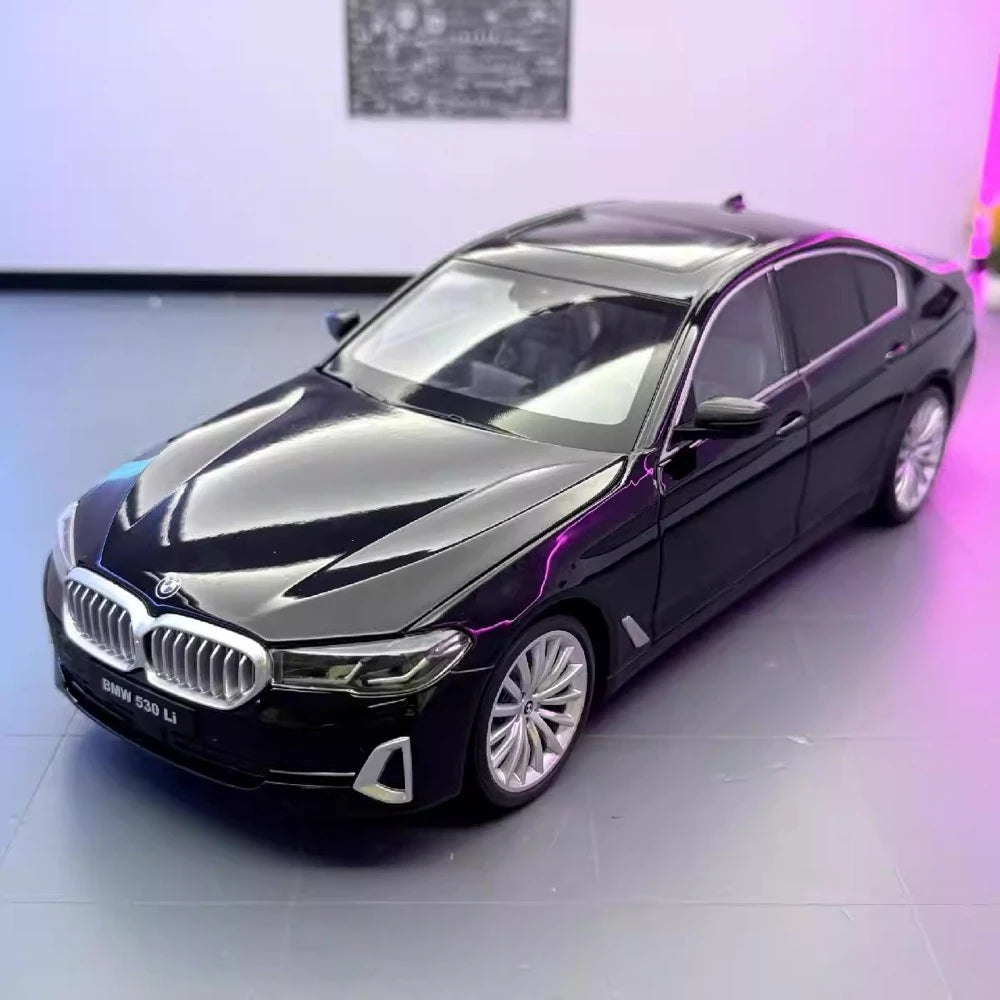 [TOY] 1:24 BMW 2023 G38 530 Li ブラック モデルカー Die-Cast