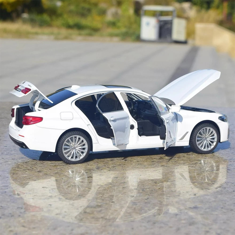 [TOY] 1:24 BMW 2023 G38 530 Li White Model Car Die-Cast