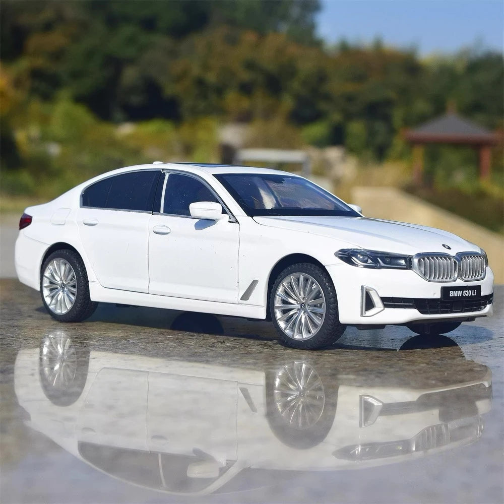 [TOY] 1:24 BMW 2023 G38 530 Li White Model Car Die-Cast
