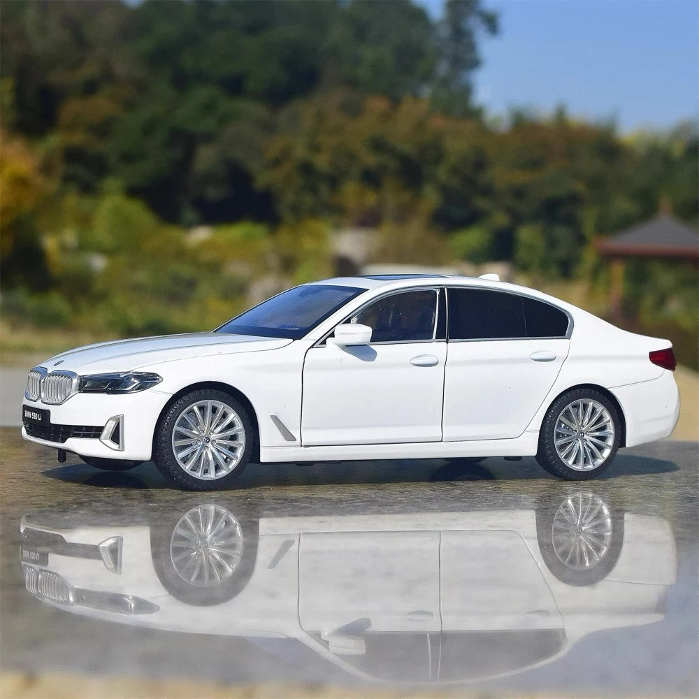 [TOY] 1:24 BMW 2023 G38 530 Li White Model Car Die-Cast
