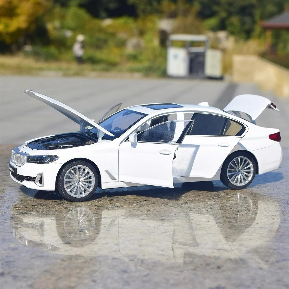 [TOY] 1:24 BMW 2023 G38 530 Li White Model Car Die-Cast