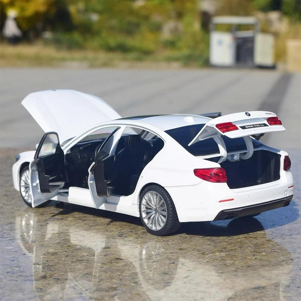 [TOY] 1:24 BMW 2023 G38 530 Li White Model Car Die-Cast