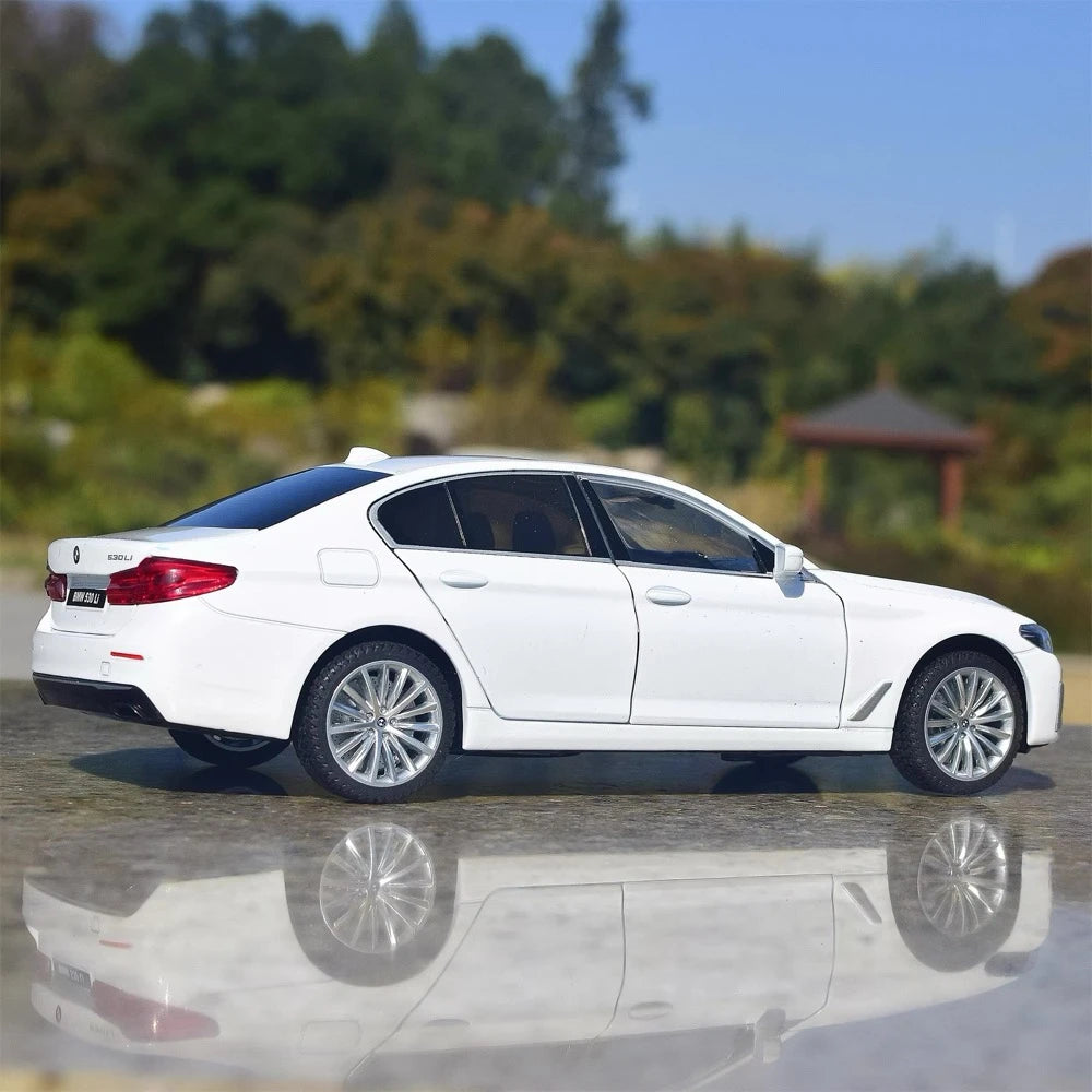 [TOY] 1:24 BMW 2023 G38 530 Li White Model Car Die-Cast