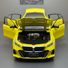 [TOY] 1:24 BMW 2024 G68 530Li M Sport LWB Yellow Model Car Die-Cast