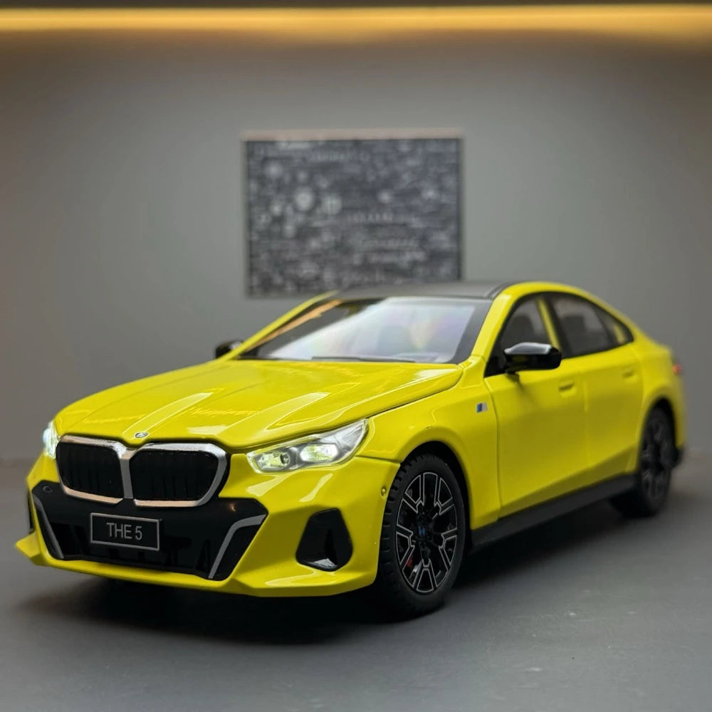 [TOY] 1:24 BMW 2024 G68 530Li M Sport LWB Yellow Model Car Die-Cast
