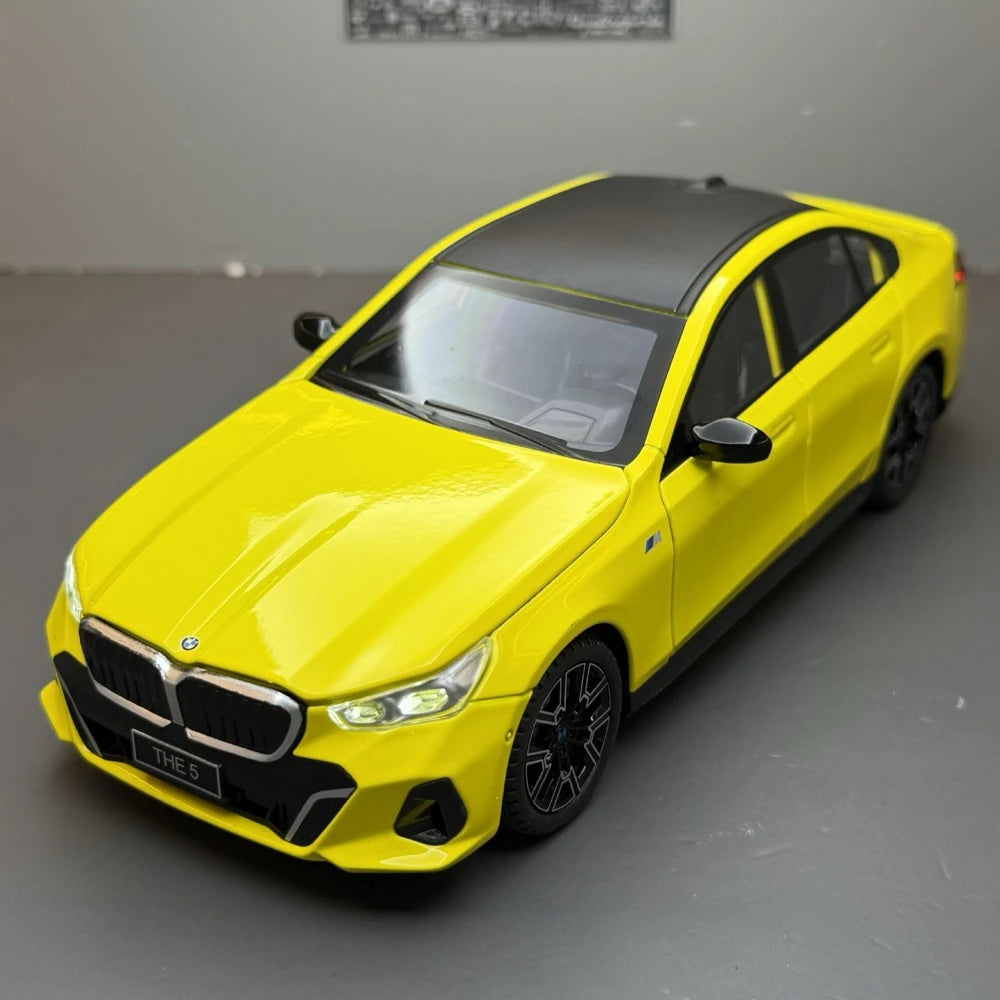 [TOY] 1:24 BMW 2024 G68 530Li M Sport LWB Yellow Model Car Die-Cast