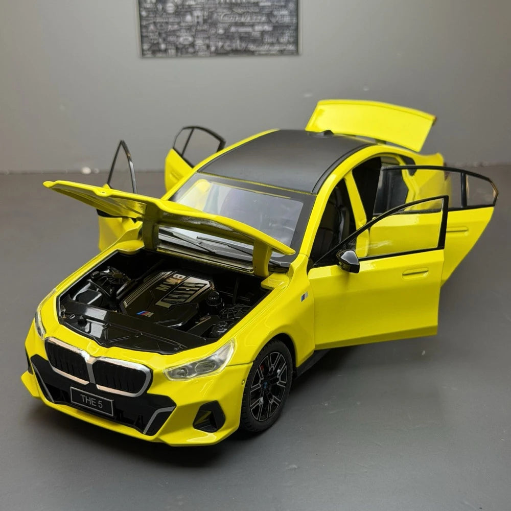 [TOY] 1:24 BMW 2024 G68 530Li M Sport LWB Yellow Model Car Die-Cast