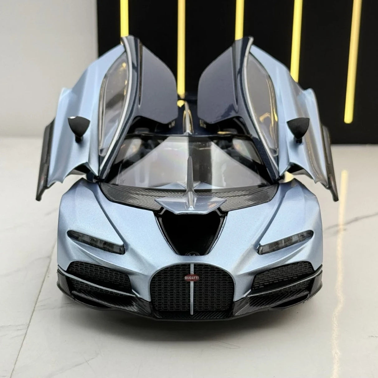 [TOY] 1:24 Bugatti 2024 Tourbillon Ice blu modellino di auto Die-Cast