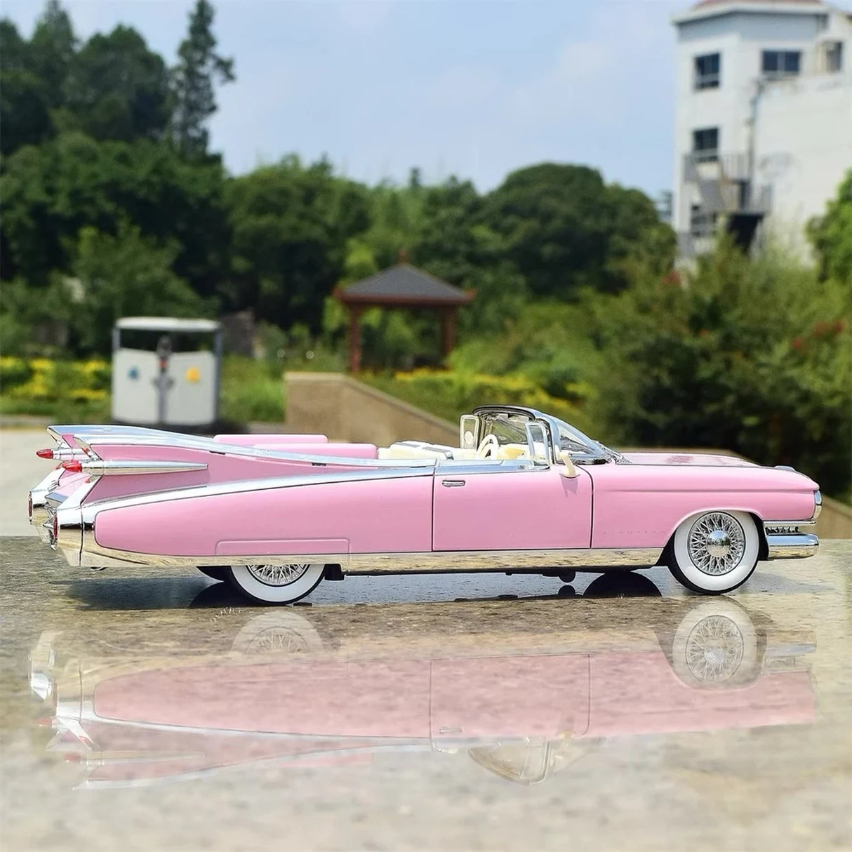 Cadillac 1959 Series 62 Eldorado Biarritz Pink 1:24 – Diecast Display Model Die-Cast