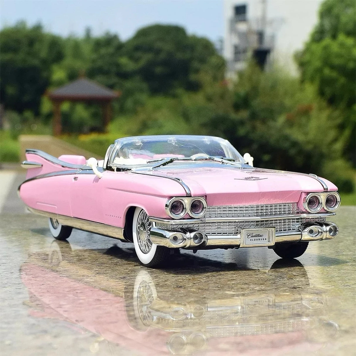 Cadillac 1959 Series 62 Eldorado Biarritz Pink 1:24 – Diecast Display Model Die-Cast