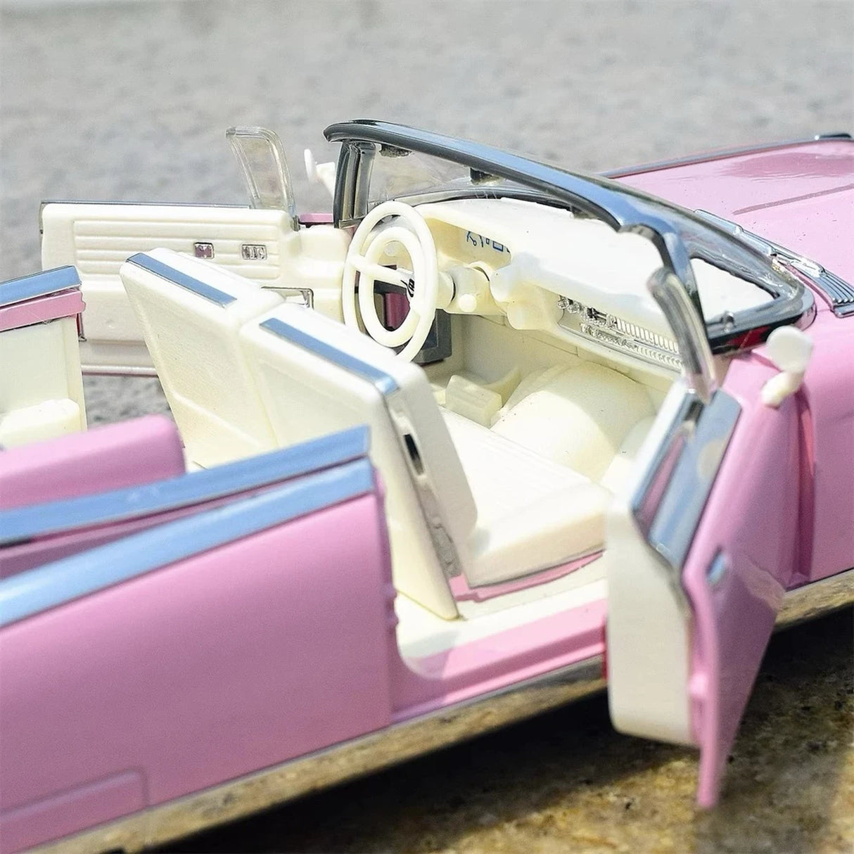 Cadillac 1959 Series 62 Eldorado Biarritz Pink 1:24 – Diecast Display Model Die-Cast