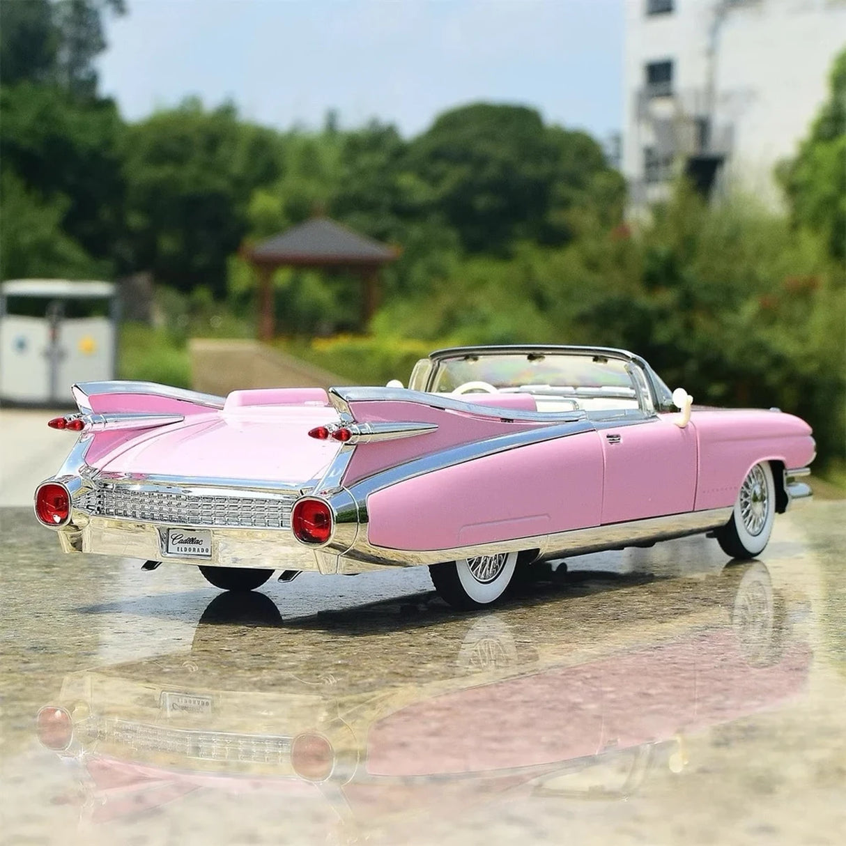 Cadillac 1959 Series 62 Eldorado Biarritz Pink 1:24 – Diecast Display Model Die-Cast