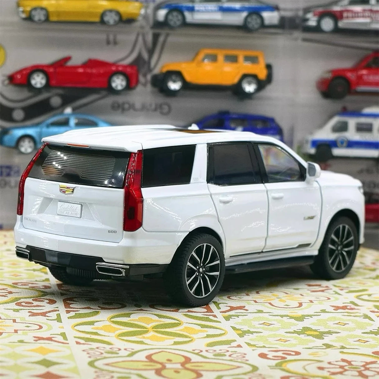 [TOY] 1:24 Cadillac 2021 Escalade wit modelauto Die-Cast