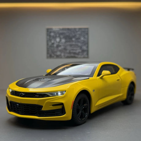 [TOY] 1:24 Chevrolet 2023 Camaro giallo modellino di auto Die-Cast