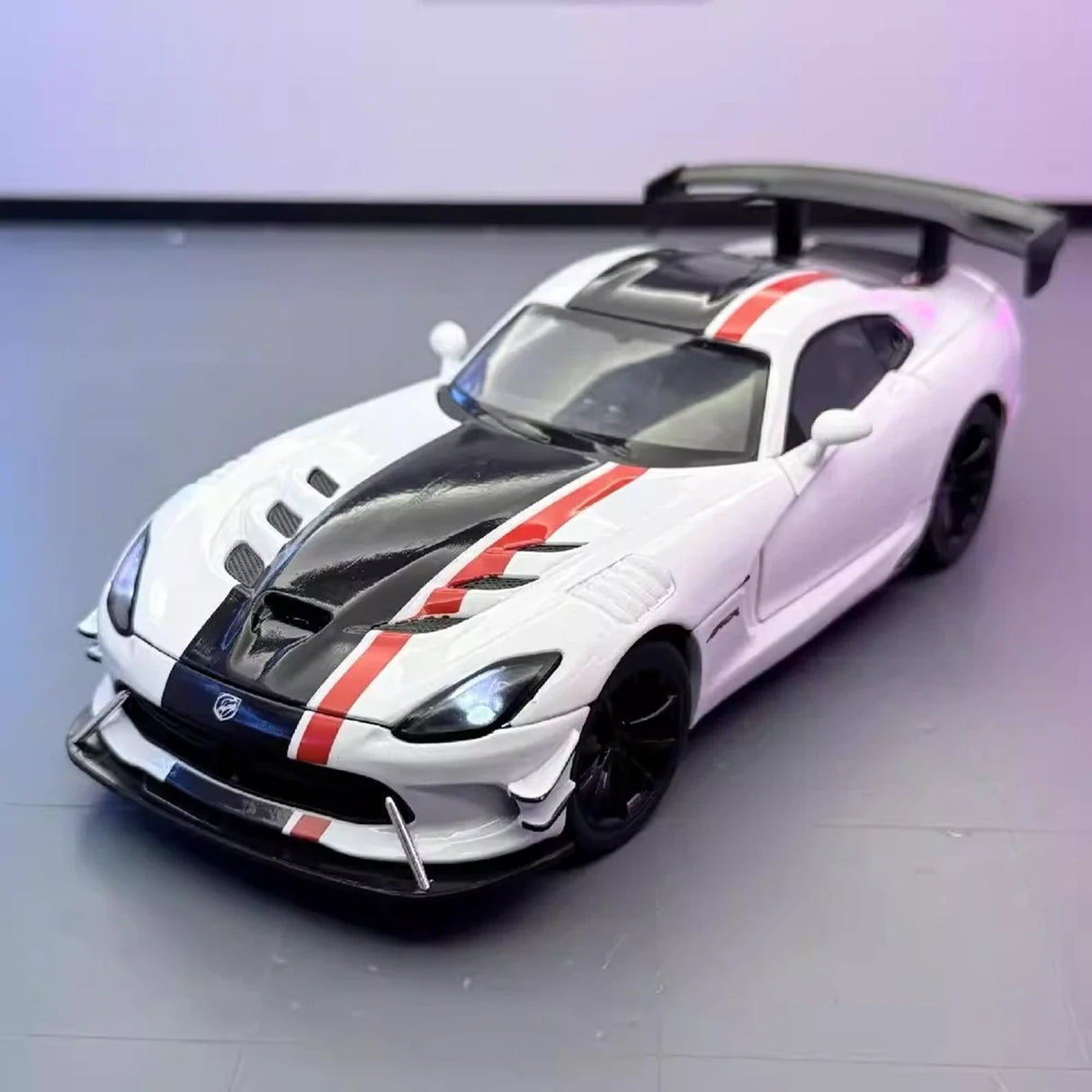 Dodge 2013 Viper SRT White 1:24 – Modello Pressofuso per esposizione pressofusa