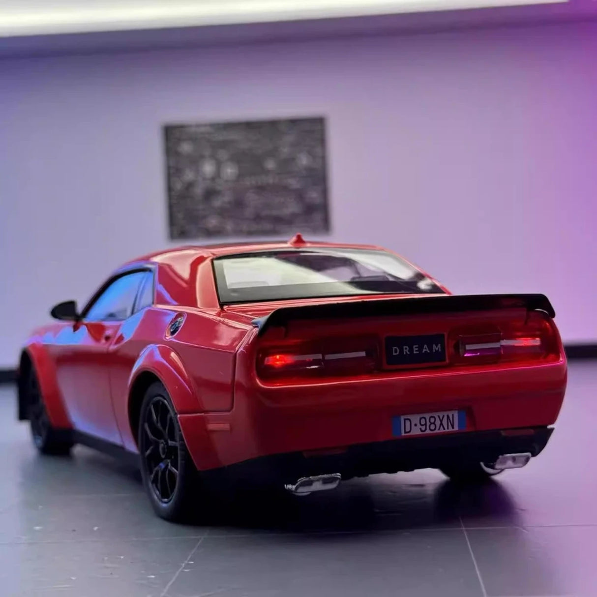 Dodge 2018 Challenger SRT Hellcat Red 1:24 – Modello espositivo in pressofusione