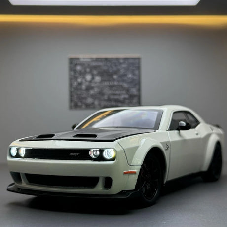 Dodge 2018 Challenger SRT Hellcat أبيض 1:24 – نموذج عرض معدني مصبوب