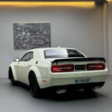 Dodge 2018 Challenger SRT Hellcat White 1:24 – Modello espositivo in pressofuso