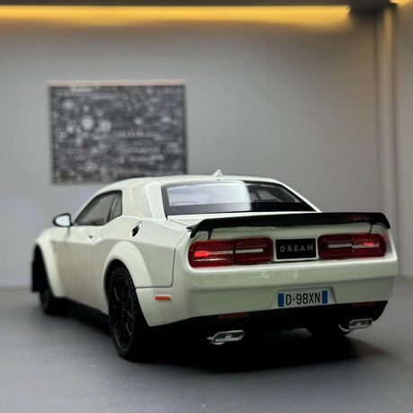 Dodge 2018 Challenger SRT Hellcat أبيض 1:24 – نموذج عرض معدني مصبوب