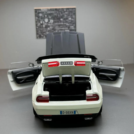 Dodge 2018 Challenger SRT Hellcat أبيض 1:24 – نموذج عرض معدني مصبوب