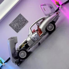 [TOY] 1:24 Jaguar 1961 E-Type Model Car Die-Cast