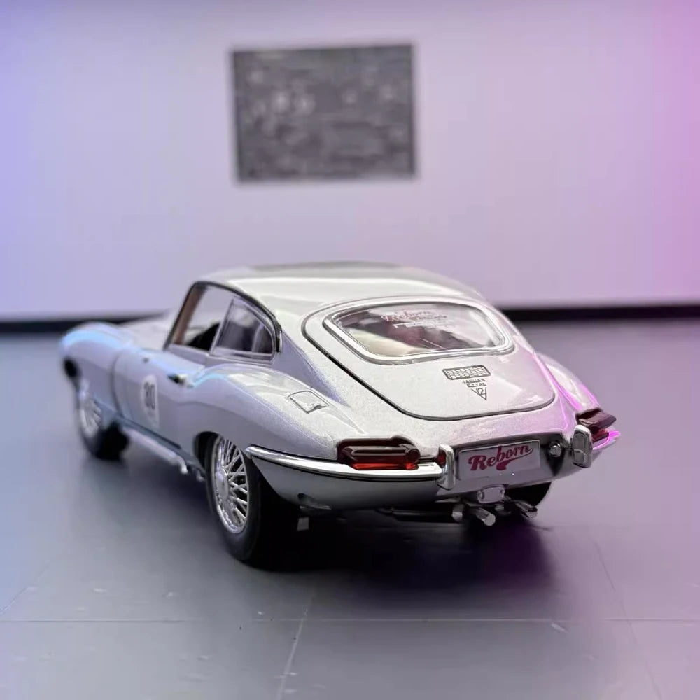 [TOY] 1:24 Jaguar 1961 E-Type Model Car Die-Cast