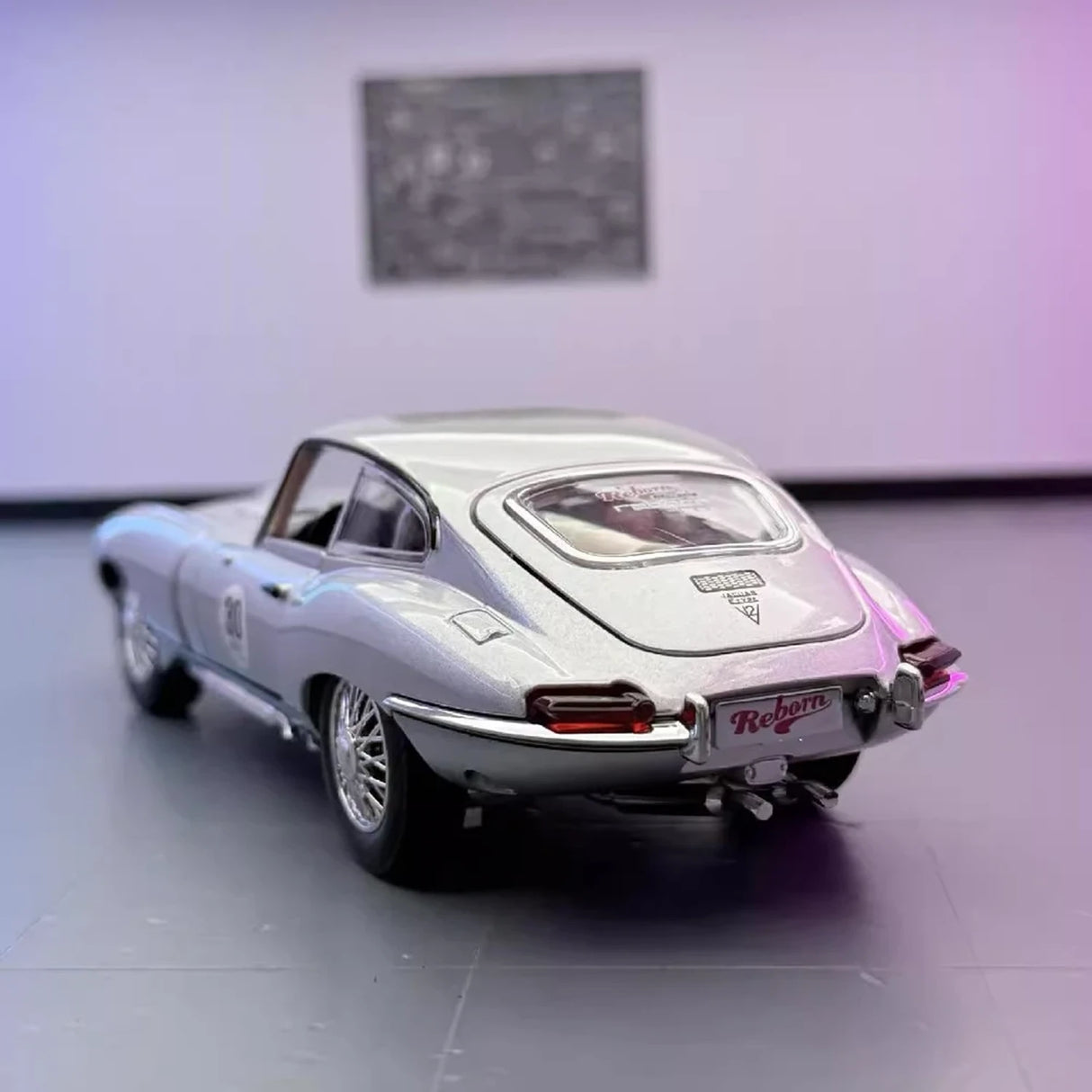 Jaguar 1961 E-Type 1:24 – Diecast Display Model Die-Cast