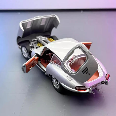 [TOY] 1:24 Jaguar 1961 E-Type Model Car Die-Cast