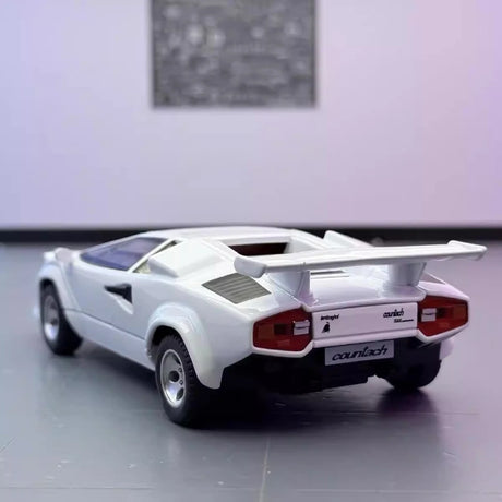 Lamborghini 1988 Countach LP5000 QV Biały 1:24 – Model wyświetlacza odlewany z odlewu