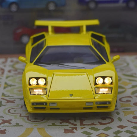Lamborghini 1988 Countach LP5000 QV Yellow 1:24 – model wyświetlacza odlewany z odlewu