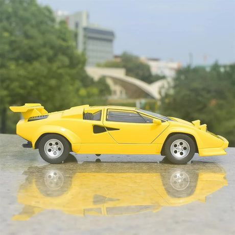 Lamborghini 1988 Countach LP5000 QV Yellow 1:24 – model wyświetlacza odlewany z odlewu