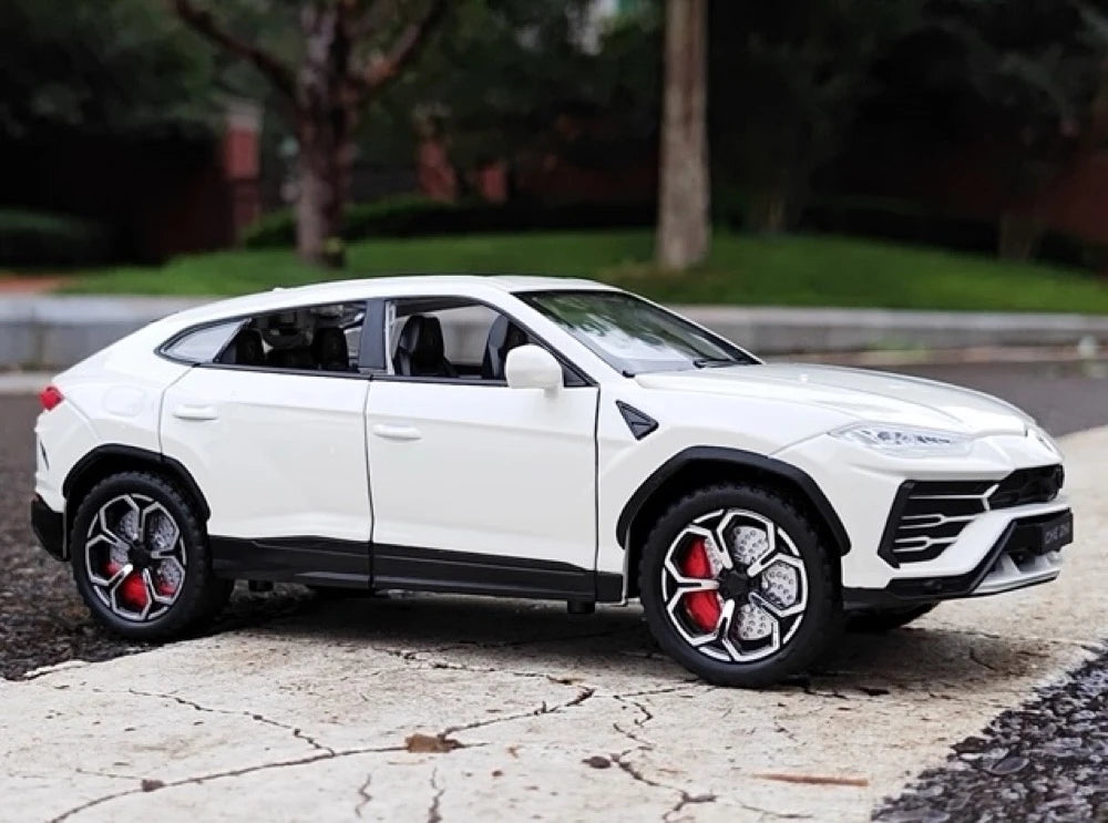 [TOY] 1:24 Lamborghini 2017 Urus White Model Car Die-Cast