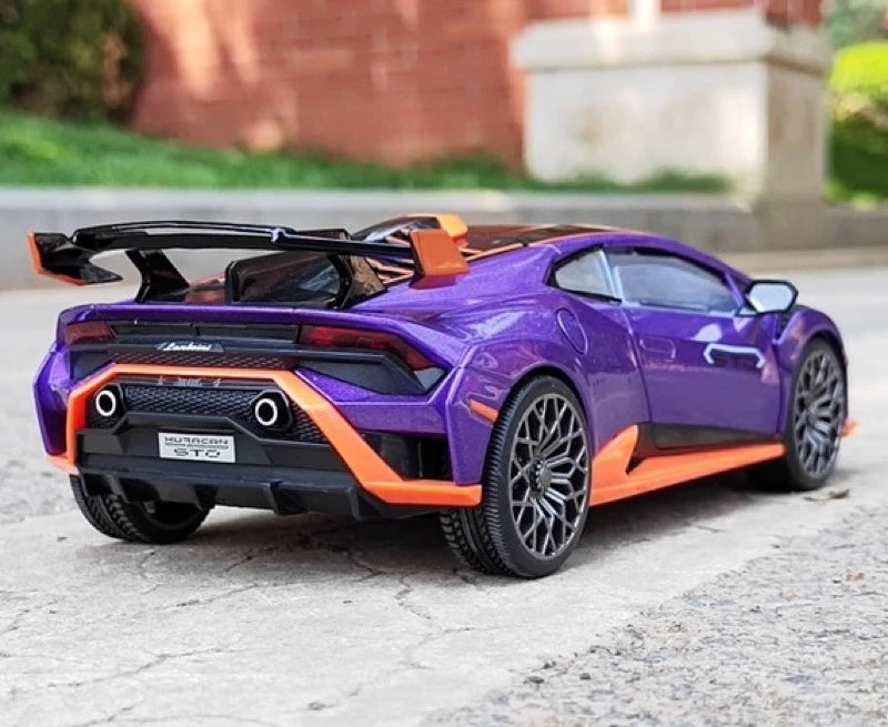 [TOY] 1:24 Lamborghini 2023 Huracan STO viola modellino di auto Die-Cast