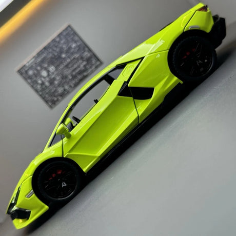 [TOY] 1:24 Lamborghini 2023 Revuelto Green Model Car Die-Cast