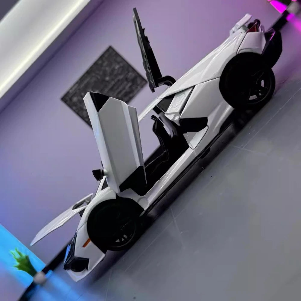 [TOY] 1:24 Lamborghini 2023 Revuelto bianco modellino di auto Die-Cast