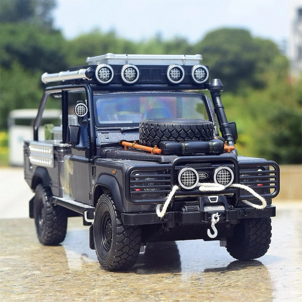 [TOY] 1:24 Land Rover 2001 Defender 110 Tomb Raider Gray Model Car Die-Cast