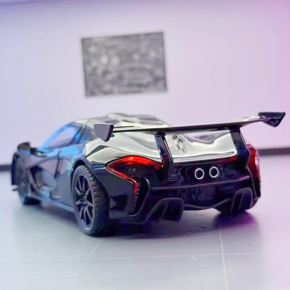[TOY] 1:24 McLaren 2013 P1 nero modellino di auto Die-Cast