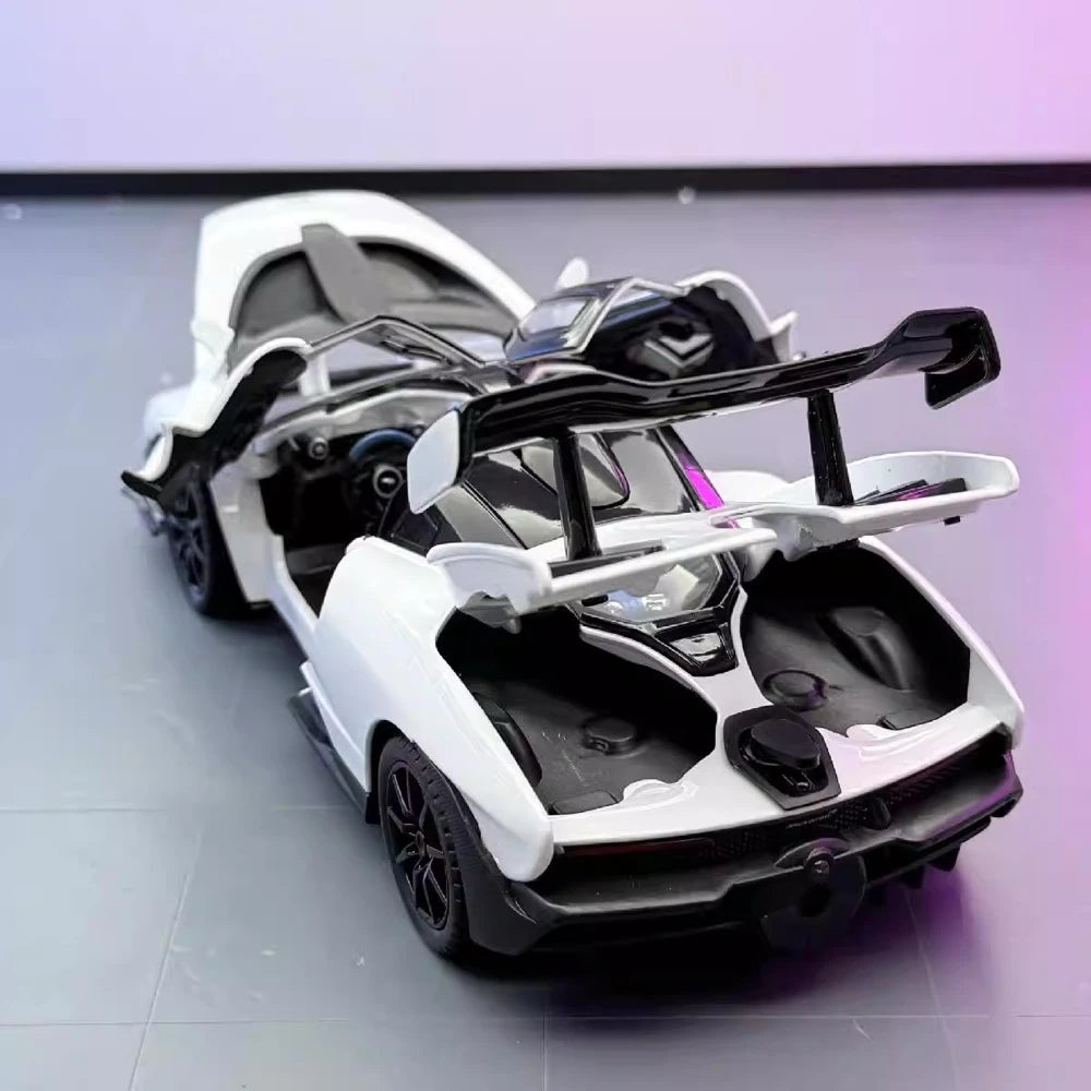 [TOY] 1:24 McLaren 2018 Senna bianco modellino di auto Die-Cast