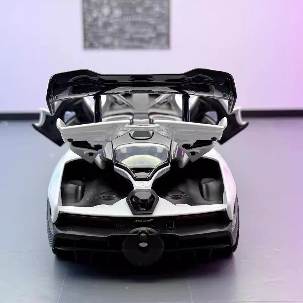 [TOY] 1:24 McLaren 2018 Senna bianco modellino di auto Die-Cast