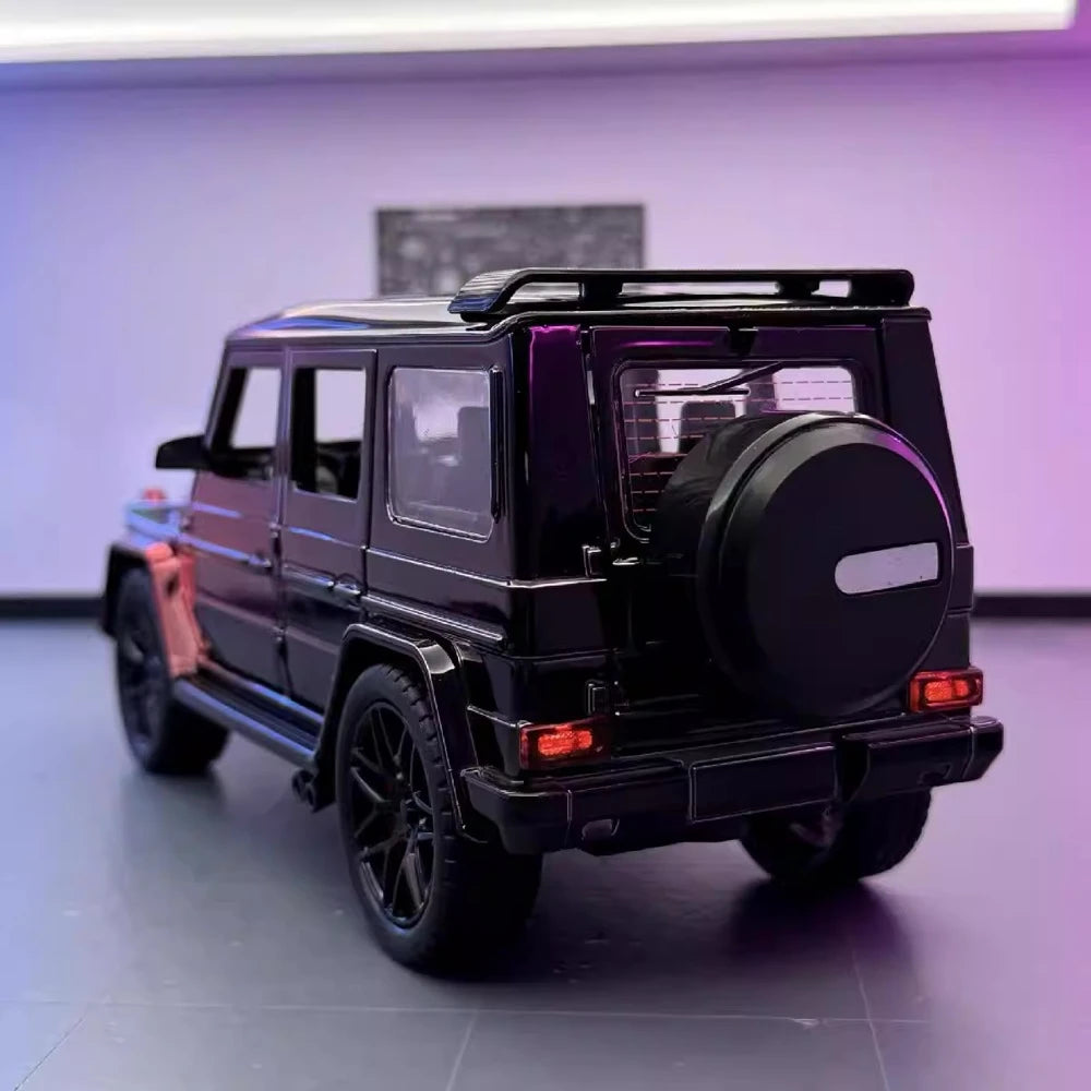 Mercedes-AMG 2015 G63 Metallic Red 1:24 – Diecast Display Model Die-Cast