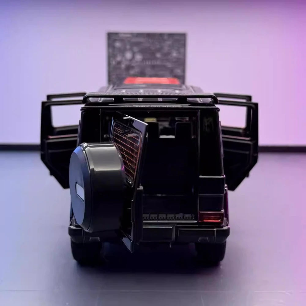 Mercedes-AMG 2015 G63 Metallic Red 1:24 – Diecast Display Model Die-Cast